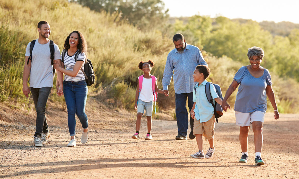 Multigenerational family goes on a hike