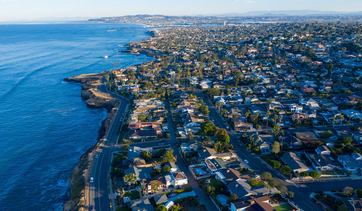 La Jolla shore with residential neighborhood