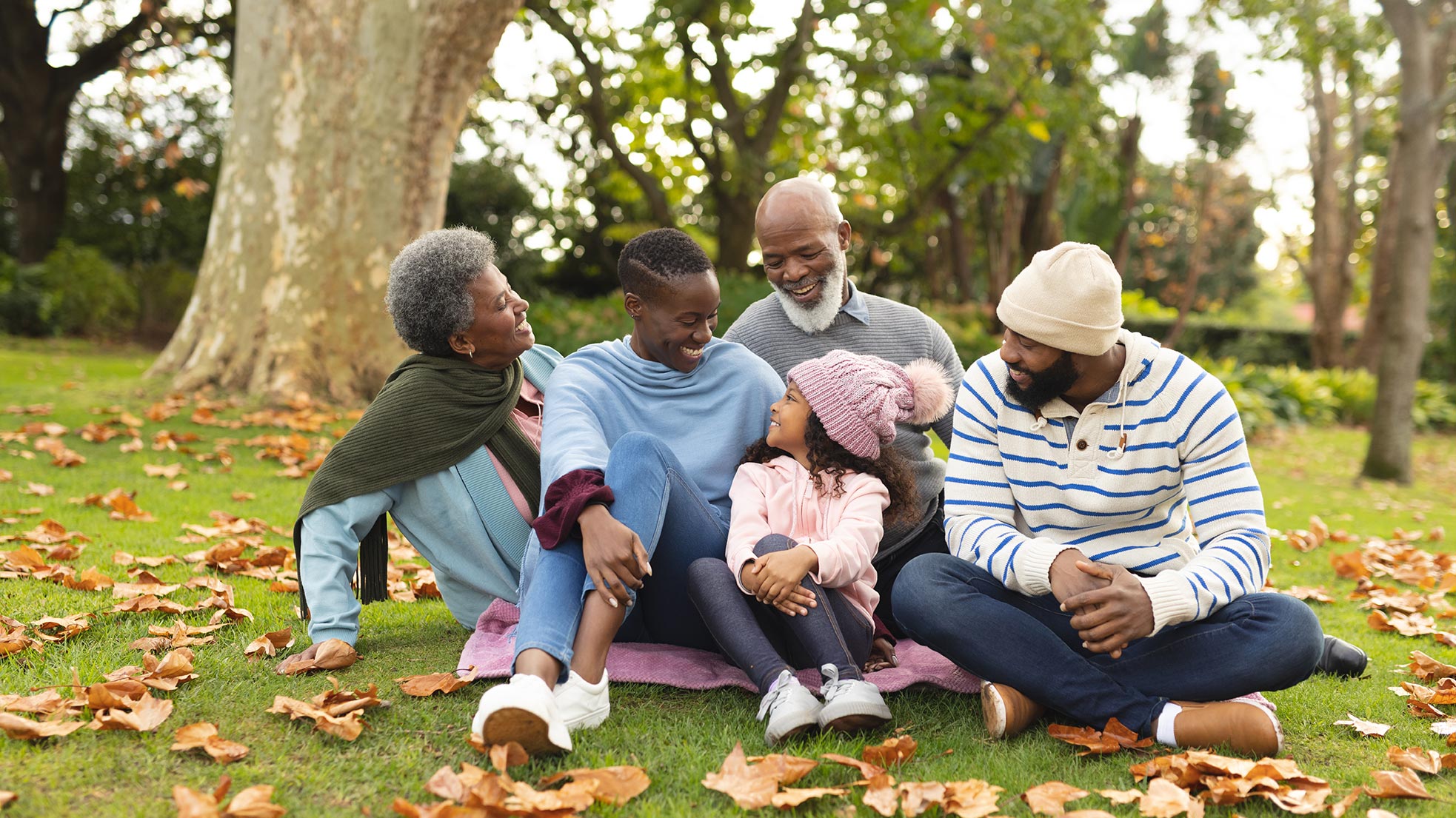 Family photo shoot at the park